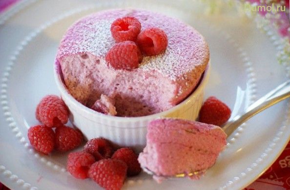 Сырное новогоднее суфле с малиной