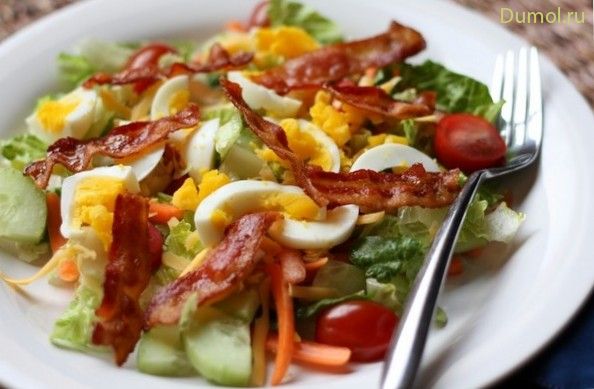 Теплый салат с беконом и яйцами без майонеза (теплый, салат, жир, бекон) Теплый салат с беконом и яйцами без майонеза