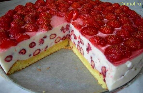 Торт из творога со свежей клубникой