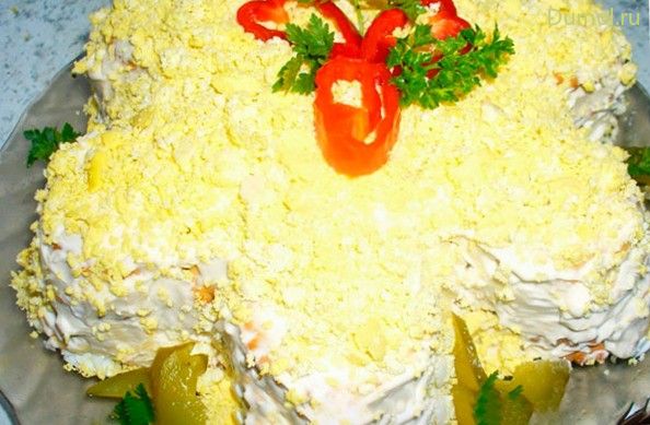 Торт-салат с сыром и крекером