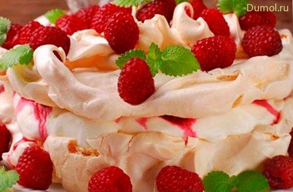 Торжественный десерт «Павлова» с малиной