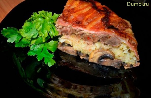 Трехслойный мясной пирог в беконе (трехслойный, мясной, бекон) Трехслойный мясной пирог в беконе