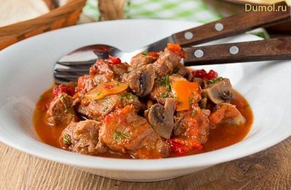 Тушеная свинина с шампиньонами и сладким перцем (тушеная, свинина, шампиньонами) Тушеная свинина с шампиньонами и сладким перцем