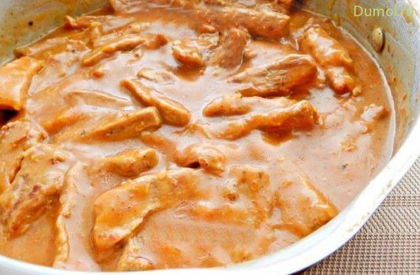 Тушеное мясо с горчицей и сметаной