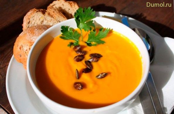 Тыквенный суп с тертым сыром и корицей