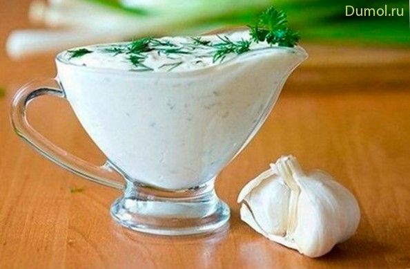 Универсальный огуречный соус с чесноком