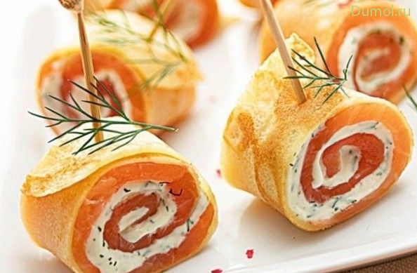 Закусочные рулетики из блинов с лососем (закусочные, рулетики) Закусочные рулетики из блинов с лососем