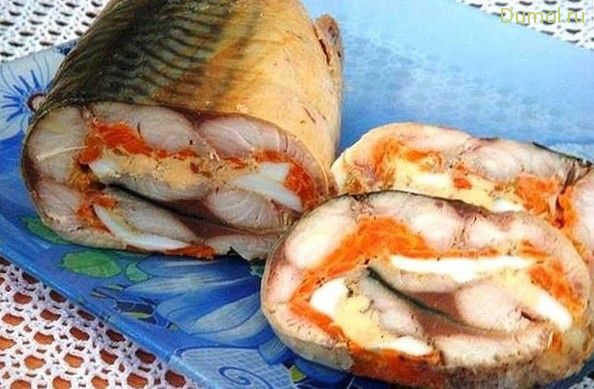 Закусочный рулет из скумбрии с морковью (закусочный, рулет, скумбрии) Закусочный рулет из скумбрии с морковью