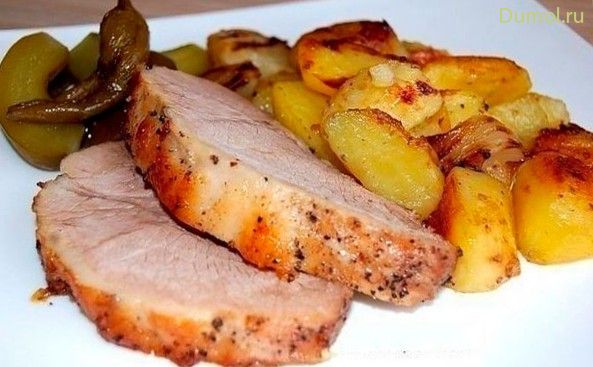 Запеченная в рукаве буженина с картофелем