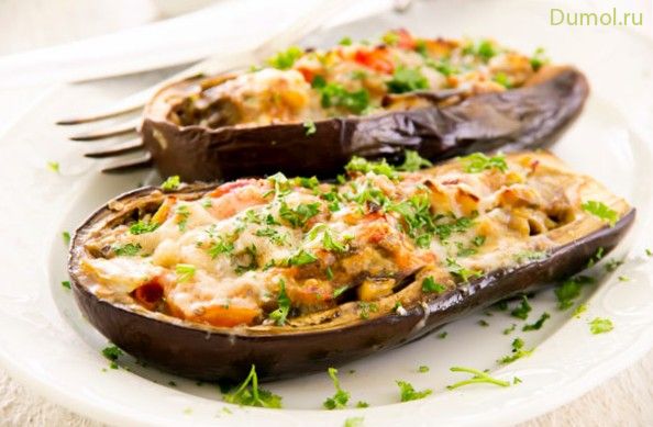 Запеченные баклажаны с овощами под сыром