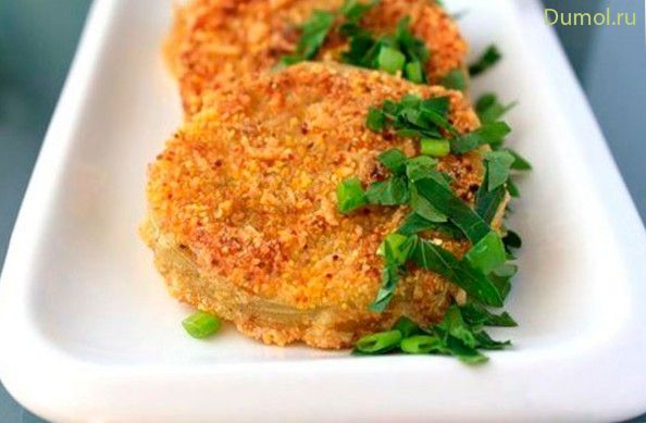 Зеленые помидоры в панировке под молочной подливой