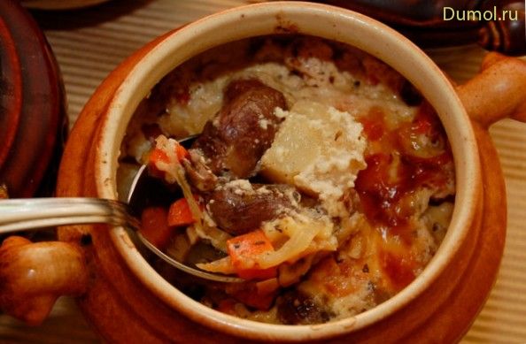 Жаркое из сердечек с шампиньонами в горшочке