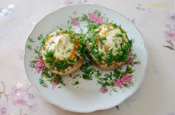 Жульен, запеченный в шляпках шампиньонов