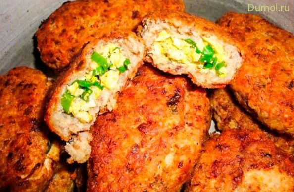 Зразы из говядины с грибами, рисом и зеленым горошком