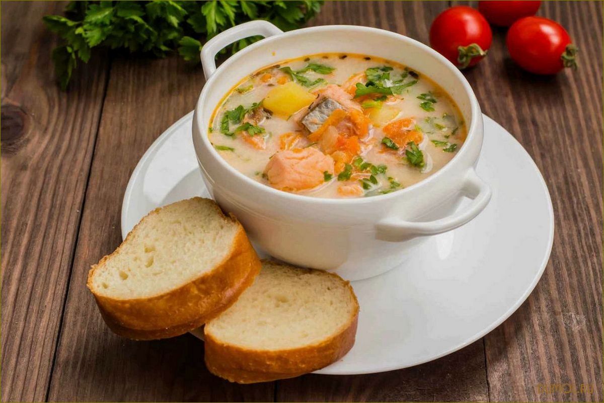 Сливочный суп с лососем и креветками